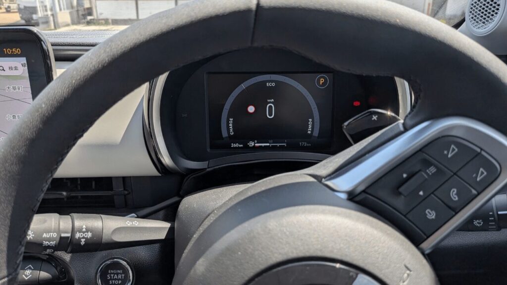 FIAT 600eハイブリッドのメーターパネル表示